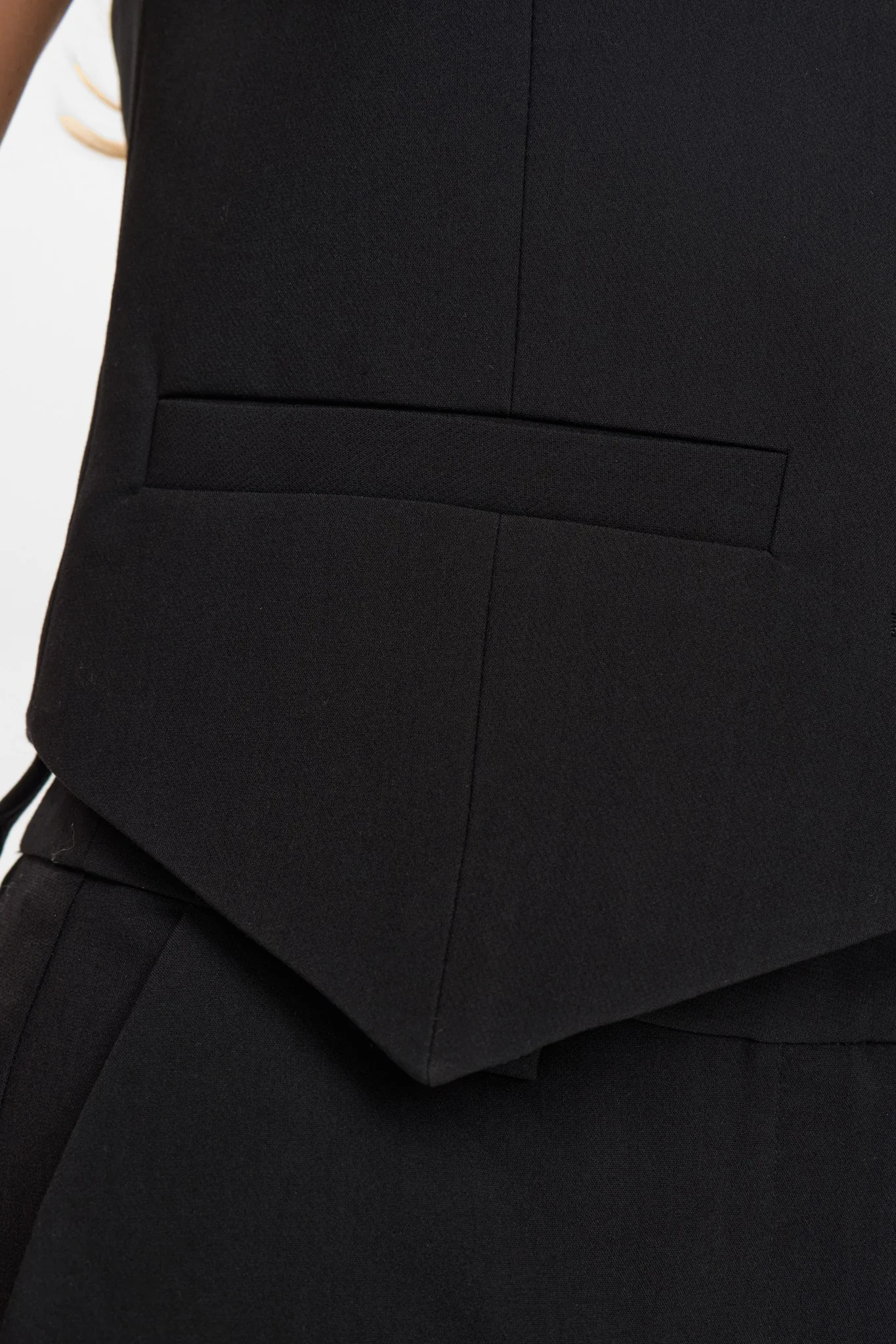 NUALMUT VEST - Caviar - Image 5