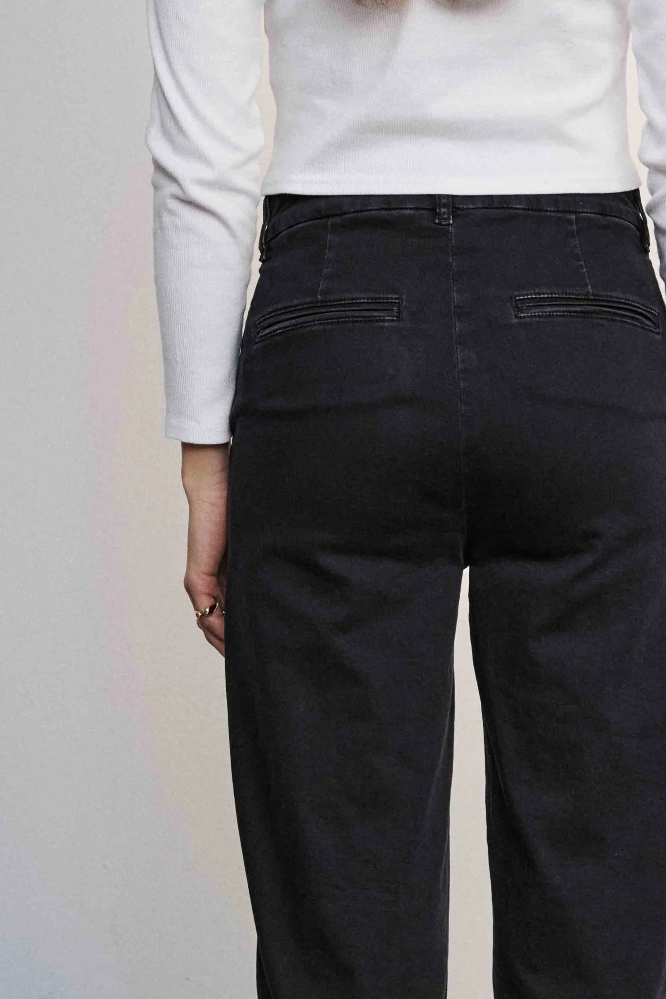 NUAMBER PANTS SHORT BLACK - Caviar - Image 5