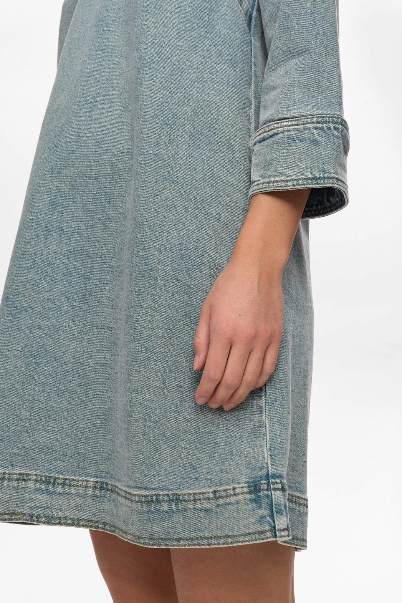 NUKANSAS V-NECK- 3/4 SLEEVE DRESS - Light Blue Vintage Denim - Image 5