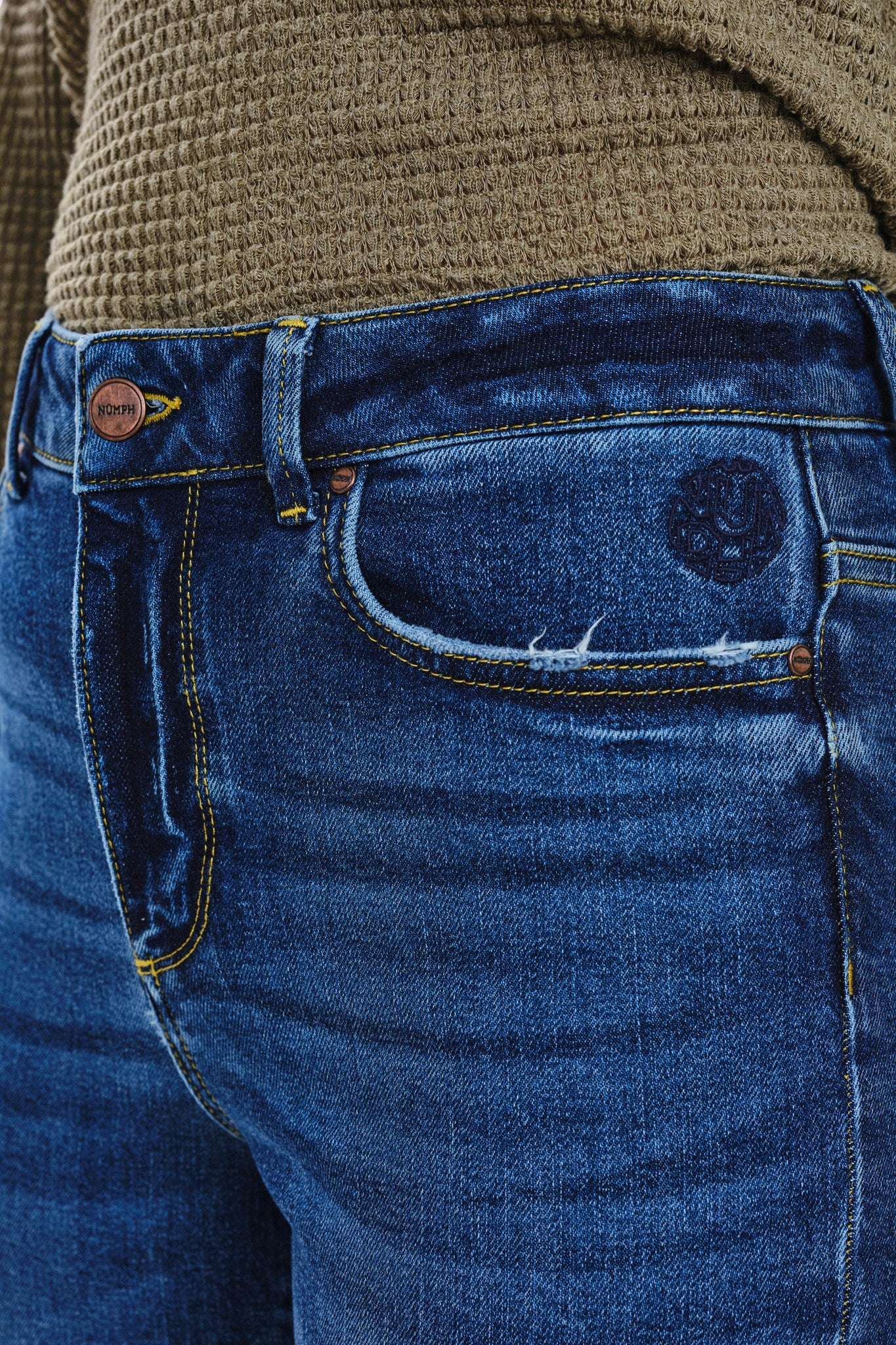 NUKENYA JEANS  - Medium Blue Denim - Image 5