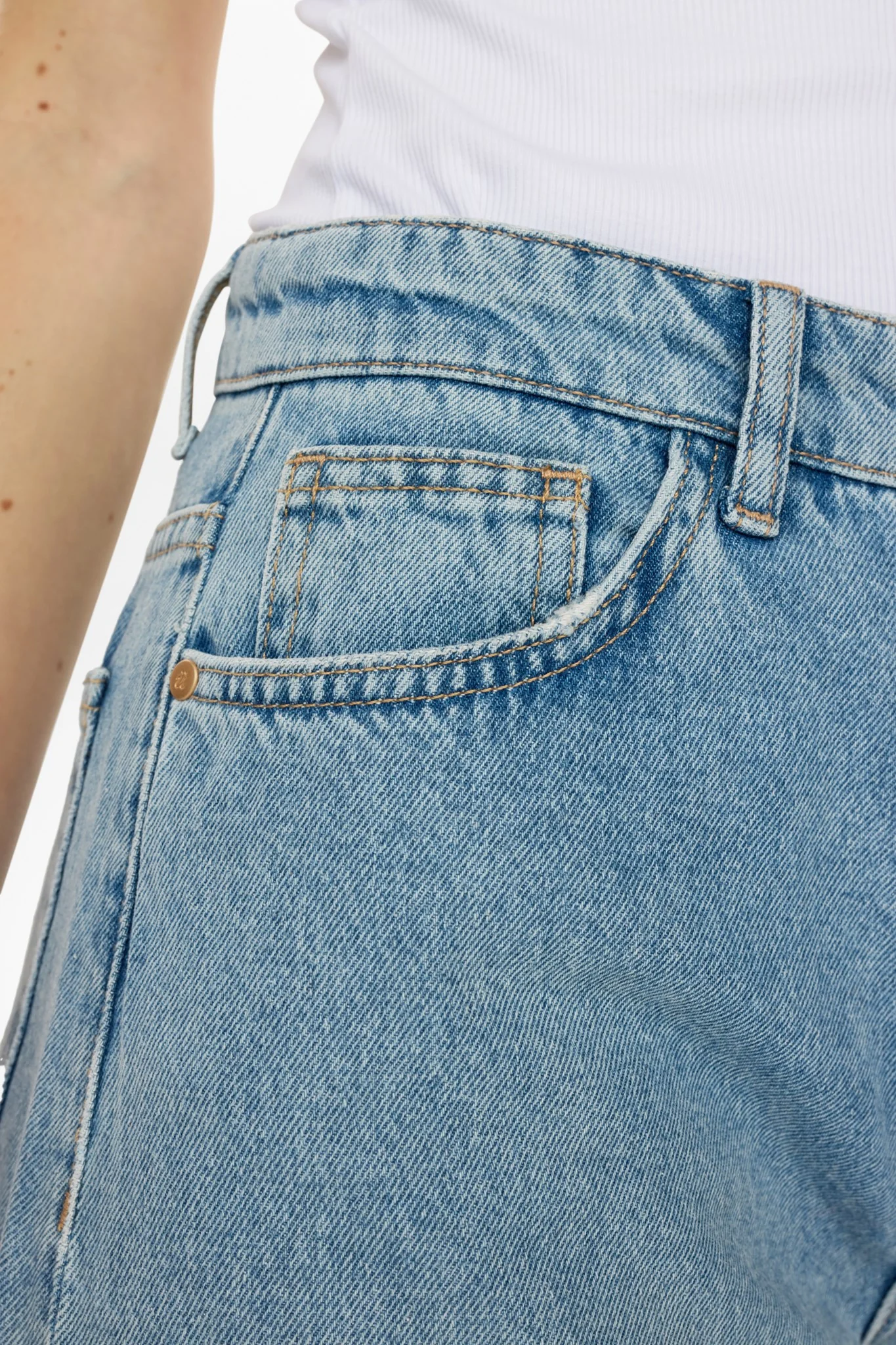 NUSEVILLE - M-R BARREL JEANS P3010 - Light Blue Denim - Image 4