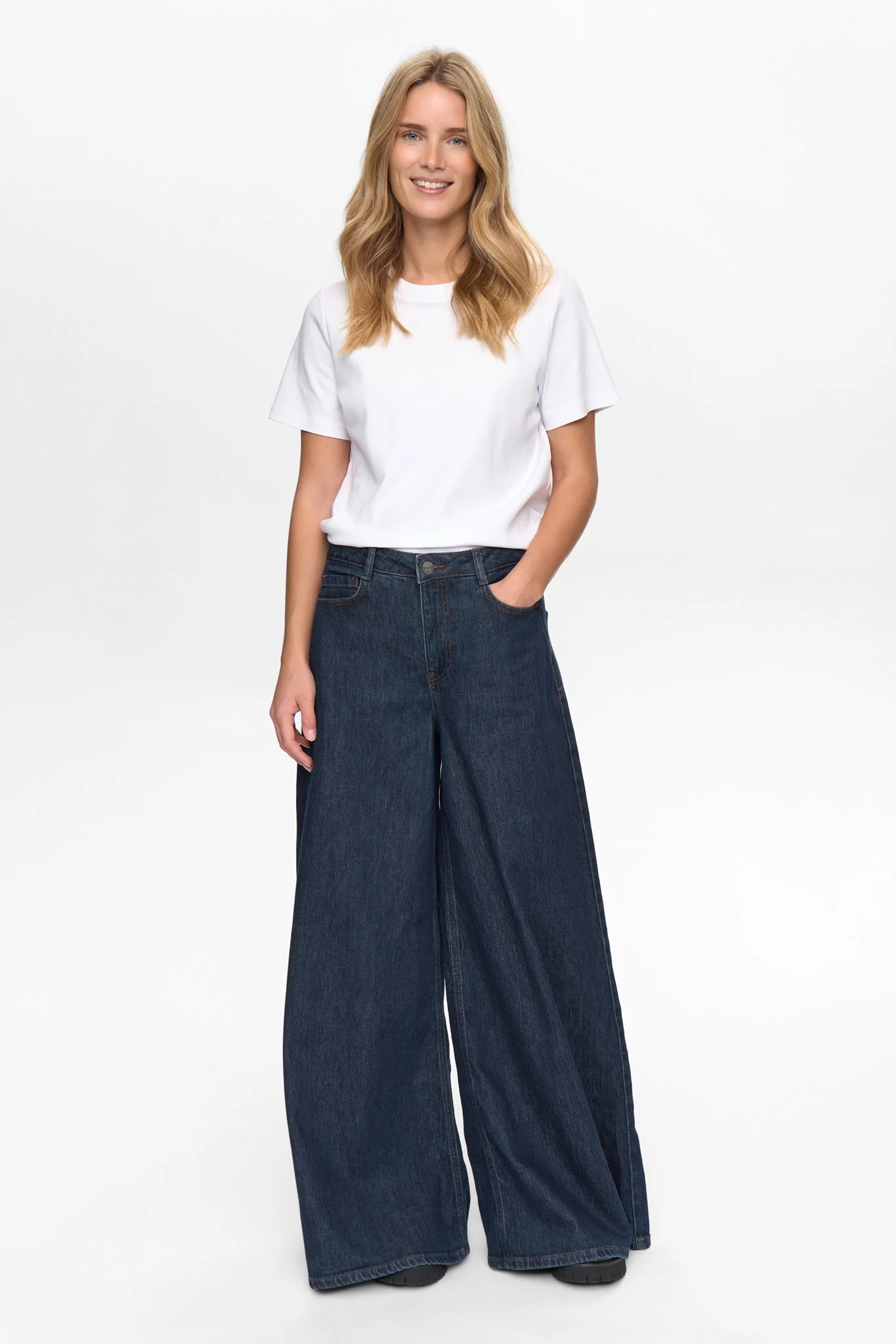 NUVENICE - HR EXTRA WIDE JEANS - Dark Blue Denim 1 - Image 3